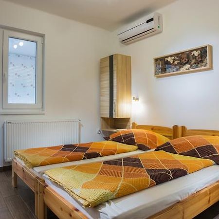 Апартаменты Negga Apartman Хайдусобосло Номер фото