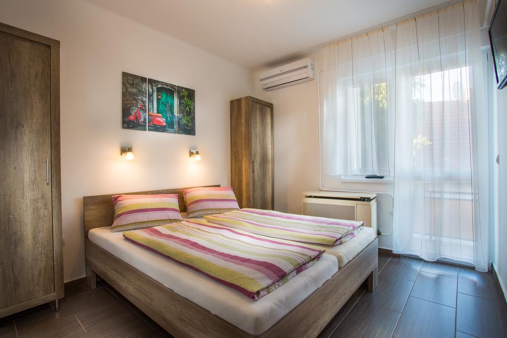 Апартаменты Negga Apartman Хайдусобосло Экстерьер фото